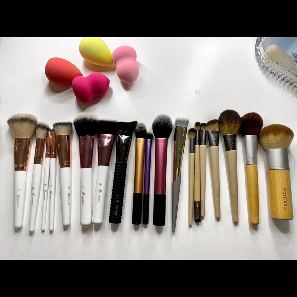Makeup brushes and sponges